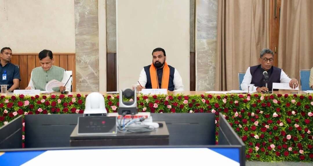 मुख्यमंत्री सचिवालय स्थित संवाद सभागार में केंद्रीय गृह राज्य मंत्री श्री @nityanandraibjp जी के साथ भारत-नेपाल सीमा की सुरक्षा एवं सीमावर्ती क्षेत्रों की कानून-व्यवस्था को लेकर उच्चस्तरीय समीक्षा बैठक की।
Information & Public Relations Department, Government of Bihar CMO Bihar Samrat Choudhary Department of Agriculture, Government of Bihar Bihar Education Department Katihar Police JEEVIKA Bihar
