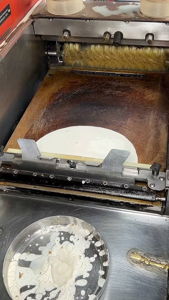 🤖 High-Tech Automatic Dosa Making Machine 😍🔥 | Delicious Dosa In Just ₹70 At Doserani, Patna
#Dosa #AutomaticDosa #DosaMaking #StreetFood #PatnaFood #PatnaStreetFood #IndianStreetFood #SouthIndianFood #DosaLovers #Foodie
