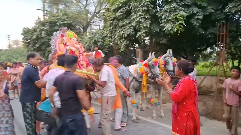 मक्कड़ फार्म श्याम इंक्लेव में सम्पन्न हुआ, गणपति बप्पा का विदाई विसर्जन समारोह देखें।