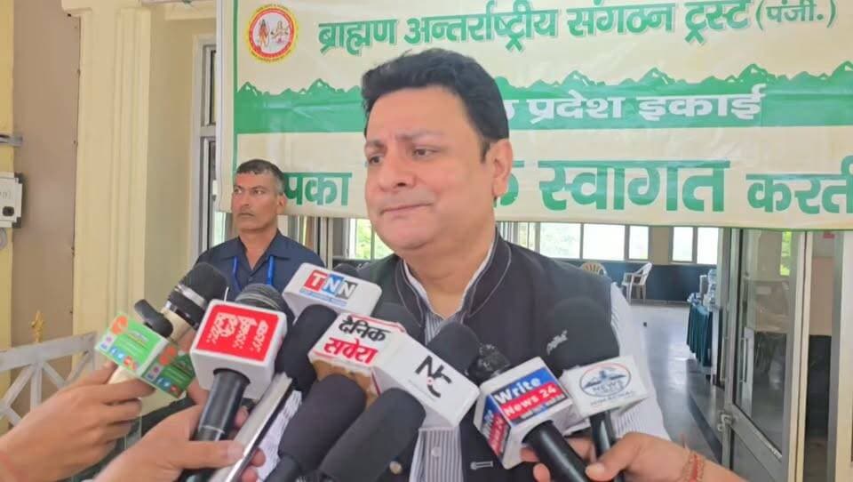 एशियन गेम्स में ब्रॉन्ज मेडल जीतने पर चम्बा की सीमा कुमारी को विधायक सुधीर शर्मा ने दी बधाई ।
#asiangames #chamba #dharmshala