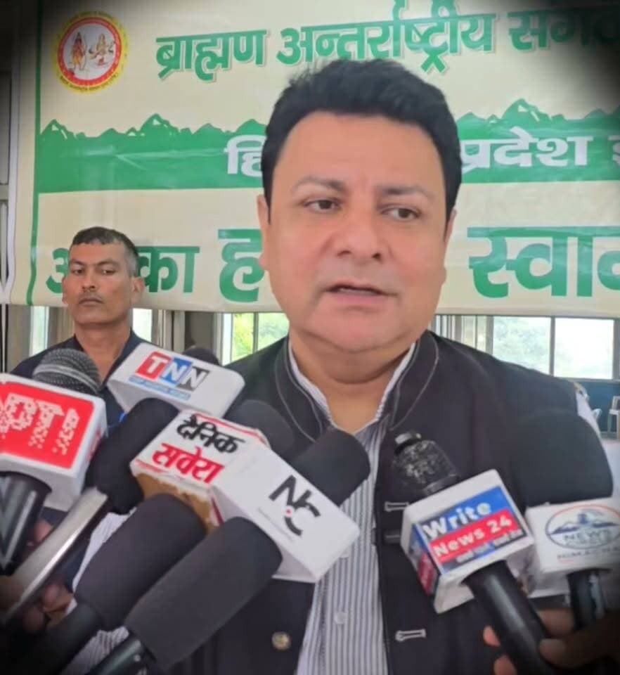 धर्मशाला: अगर आपके पास ग्लव्स नहीं पैरासिटामोल की गोली तक नहीं मिल रही है, तो ये कुप्रबंधन है सरकार का - सुधीर शर्मा
जब तक यह सरकार नहीं आई थी तब तक व्यवस्था ठीक थी चाहे टांडा हो या आईजीएमसी - सुधीर शर्मा
#himachalpradesh #dharmshala #shimla #sukhvindersinghsukhu #sudhirsharma