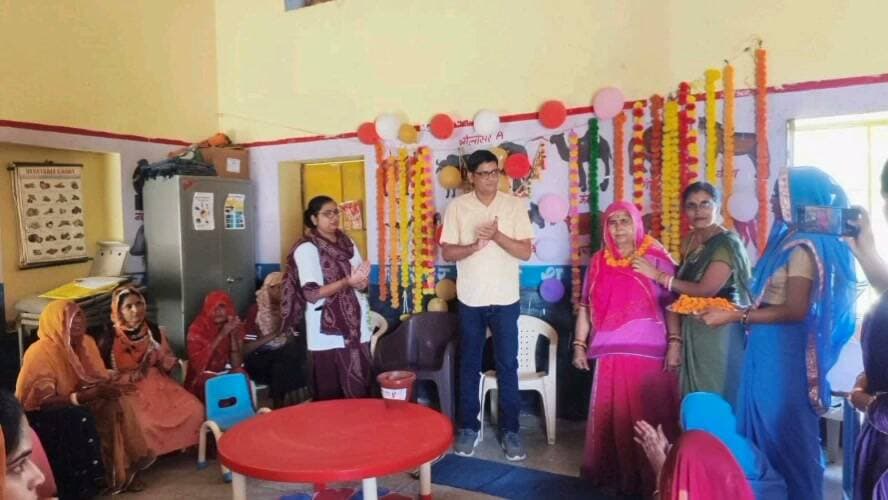 कोलायत मे आँगनबाड़ी कार्यकर्ताओ व सहायिकाओ का सम्मान किया