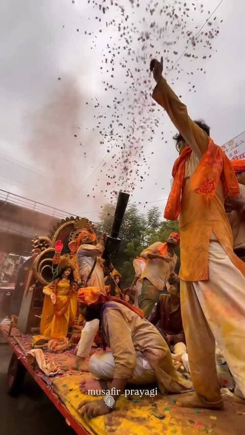 अगले बरस फिर जल्दी आना बप्पा… 🥹
गणपति बप्पा मोरया 🥺
Share on your story ✨
#ganpativisarjan #ganpatibappamorya #ganpatibappa #visarjan #musafirprayagi