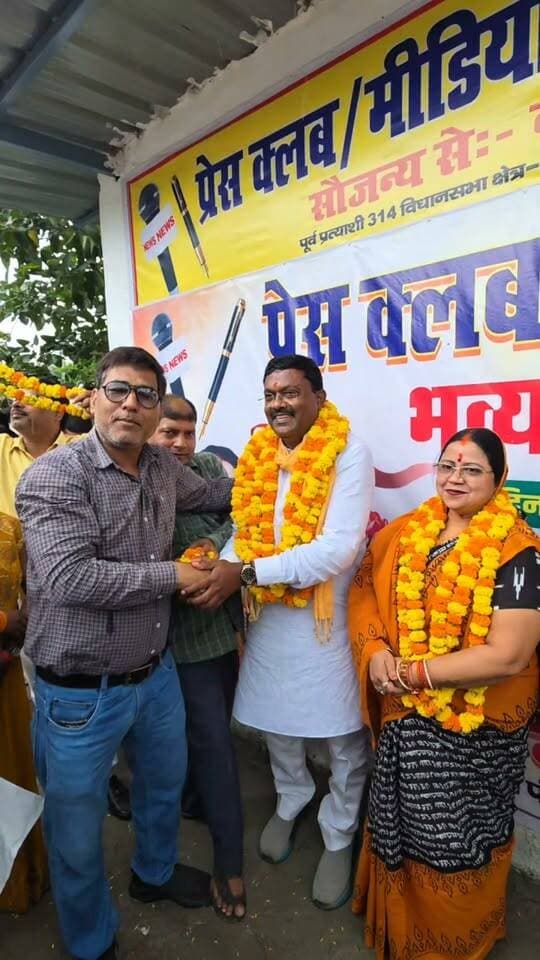 धनघटा में प्रेस क्लब & मीडिया सेंटर पत्रकारों को दिए नील मणि
Sahil ki diary साहिल की डायरी
Neel Mani