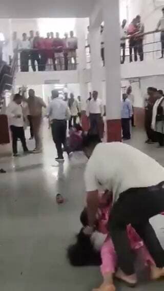 महाराजगंज अदालत के अंदर एक महिला के साथ इस तरह की घटना