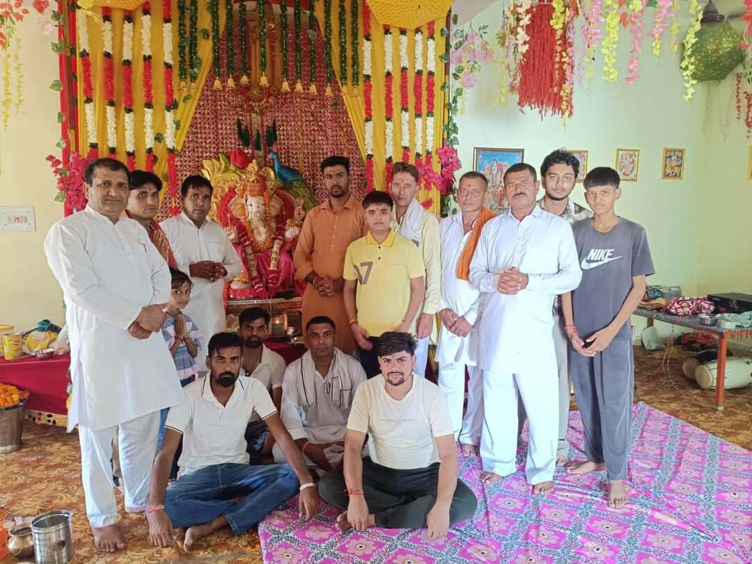 आज गाँव गुढ़ा मे श्री गणेश सेवा समिति द्वारा 12 वे श्री गणेश मोहत्सव के बाद विशाल भंडारे का आयोजन किया गया भंडारे मे कमेटी मेंबर अनिकेत सैनी, राजेश कुमार, जसबीर सिंह, संदीप कुमार, दीपक कुमार, राजीव कुमार, संजीव कुमार अन्य गणमान्य लोग उपस्थित रहे