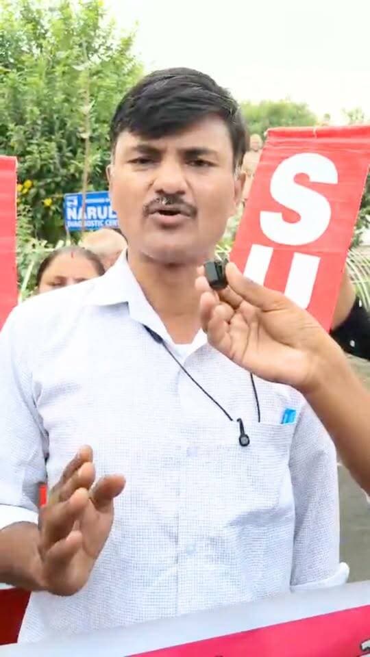 SUCI ने किया जोरदार प्रदर्शन, चुनाव आयोग पर वोट चोरी करने के आरोप, ज्ञानेश कुमार का मांगा इस्तीफा।
#rohtaknews #rohtakcity #haryana #HaryanaNews #ElectionCommissionOfIndia