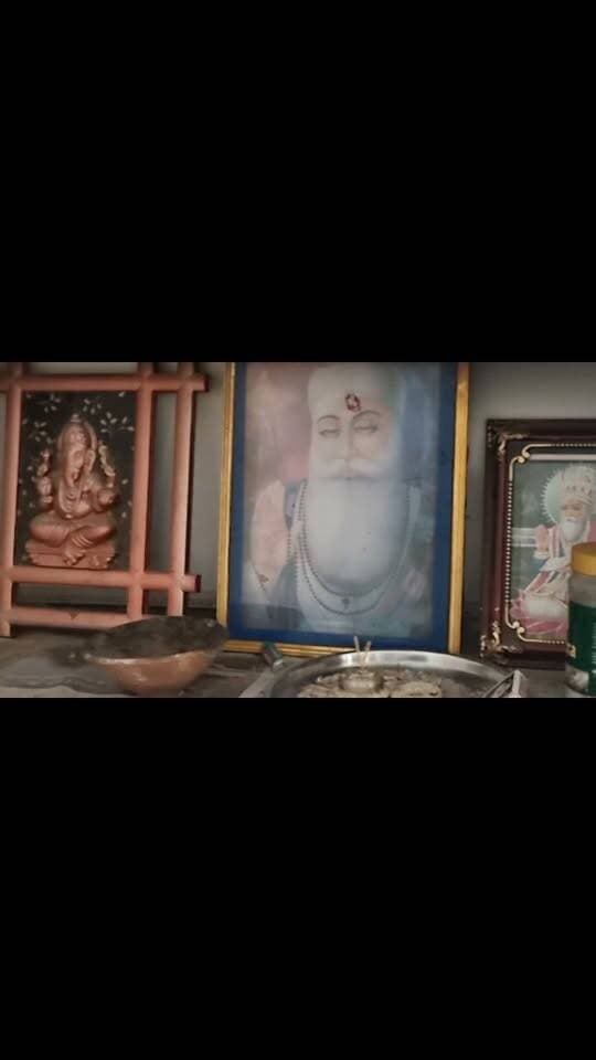 भगवान चोर पागल
बुढ़ार में गली में घूमने वाला पागल कितनी चालाकी से दीवार की ग्रिल फांदकर अंदर से भगवान की फोटो चुरा ले गया 😀