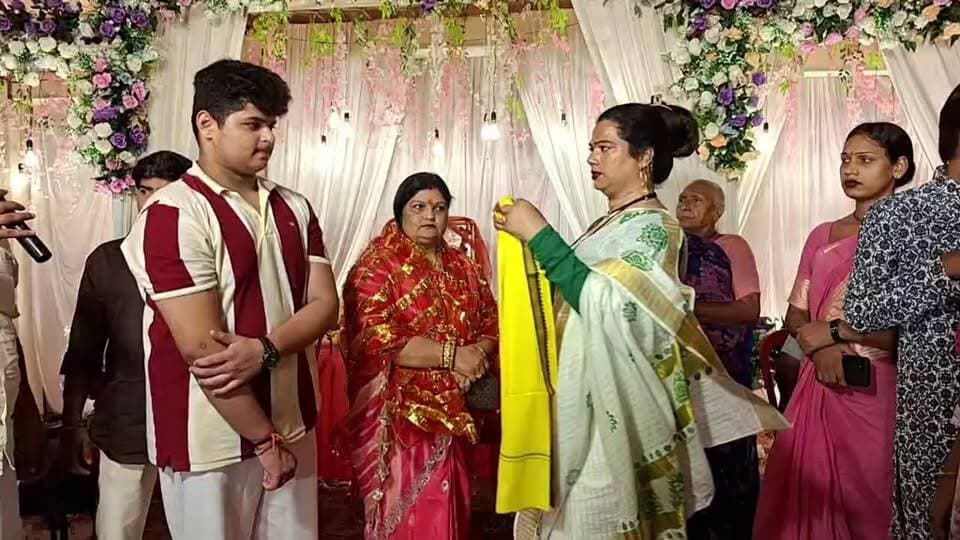 धनबाद, कुम्हारपट्टी में भगवती जागरण आयोजन, झारखंड सरकार कल्याण बोर्ड सुनैना किन्नर साथ ही कुंभनाथ सिंह की पत्नी जया सिंह हुए सम्मलित, कमिटी के सदस्य प्रवीण, दिनेश समेत ने किया स्वागत...देखिए 99 न्यूज पर लाइव...
#भगवतीजागरण
#कुंभनाथसिंह
#सुनैनाकिन्नर
#धनबाद
#भक्तिगायक