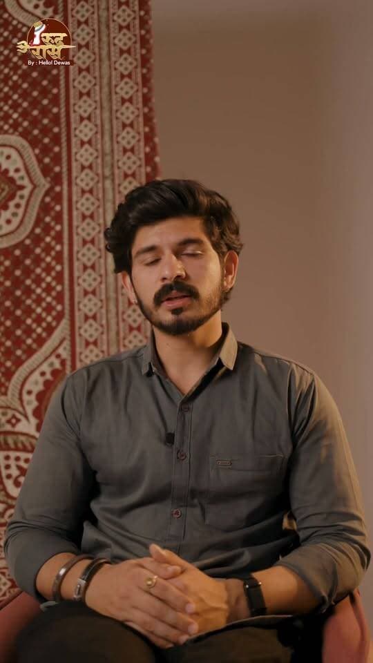 गरबा सिर्फ उत्सव नहीं, हमारी संस्कृति और आस्था की अभिव्यक्ति है।
देवास की पावन धरा पर RUDRAAS लेकर आ रहा है एक ऐसा गरबा महोत्सव, जहाँ परंपरा, संस्कृति, अनुशासन और पारिवारिक वातावरण को प्राथमिकता दी जाएगी।
न DJ, न बॉलीवुड म्यूजिक—बल्कि पारंपरिक गरबा संगीत और लाइव कलाकारों के साथ माँ की आराधना और गरबा की हमारी सांस्कृतिक परंपरा का उत्सव।
सुरक्षा से लेकर प्रवेश व्यवस्था तक, हर पहलू को व्यवस्थित रखने का प्रयास किया गया है।
हमारा उद्देश्य केवल आयोजन करना नहीं, बल्कि सनातन संस्कृति और हमारी परंपराओं के प्रति नई पीढ़ी की आस्था और जुड़ाव को और मजबूत करना है।
आइए, देवास के इस सांस्कृतिक प्रयास का हिस्सा बनें।
RUDRAAS — देवास की सांस्कृतिक पहचान की ओर एक कदम।
जय माता दी!
रुद्ररास पारंपरिक गरबा महोत्सव
वीडियो को शेयर करें और यह जानकारी जन जन तक पहुंचाये
सीखिये रुद्ररास पारंपरिक गरबा महोत्सव के साथ *पारंपरिक गरबा*
💃 प्रैक्टिस सेशन: 10 सितम्बर – 10 अक्टूबर
⏰ बैच 1: शाम 7:00 – 8:30 बजे
⏰ बैच 2: शाम 8:30 – 10:00 बजे
🎁*खास बोनस: 3-दिन के पारंपरिक गरबा महोत्सव पास बिल्कुल फ्री! 🥁✨*
📞 रजिस्ट्रेशन के लिए: 75666 95280