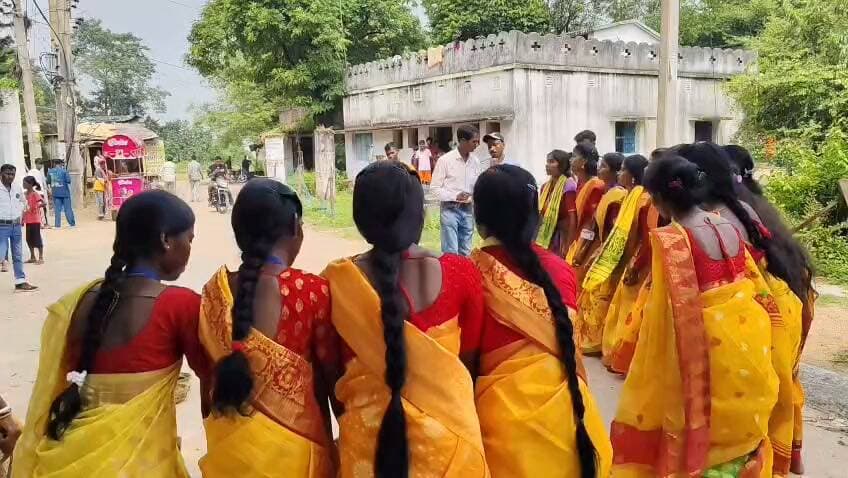 জয়পুর বিক্রমজিৎ গোস্বামী মেমোরিয়াল কলেজের করম উৎসব।