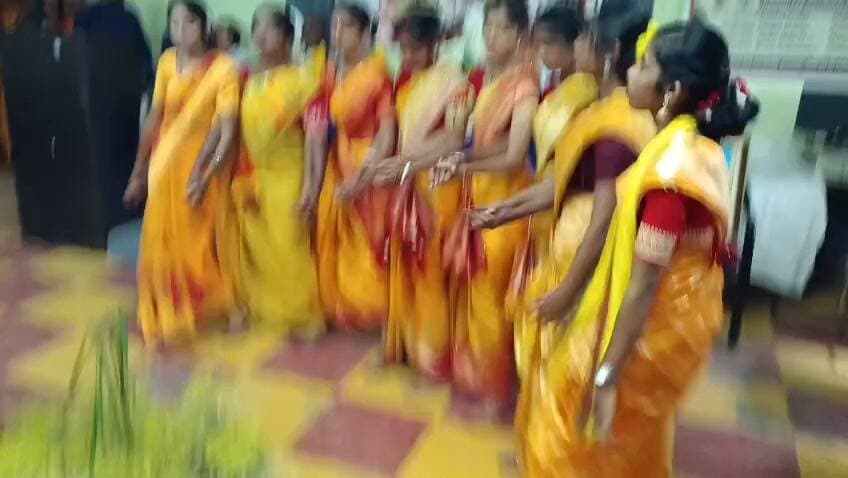 আড়শা কলেজে করম উৎসব।