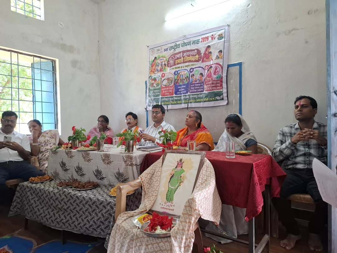 सेवा संकल्प अभियान के तहत आज जिले के ग्राम मोगरा व ग्राम भड़सेना के आंगनबाड़ी केंद्र में ‘आंगन मिलन सेवा’ का आयोजन हुआ।
आंगनबाड़ी केंद्र में बच्चों, गर्भवती महिलाओं, शिशुवती माताओं एवं हितग्राहियों का सम्मान किया गया।
#सेवा_संकल्प_अभियान #SevaSankalpAbhiyan #SevaSankalp #JanSeva JanBhagidari ViksitChhattisgarh SevaSeVikas
@chhattisgarhcmo @dpr.chhattisgarh