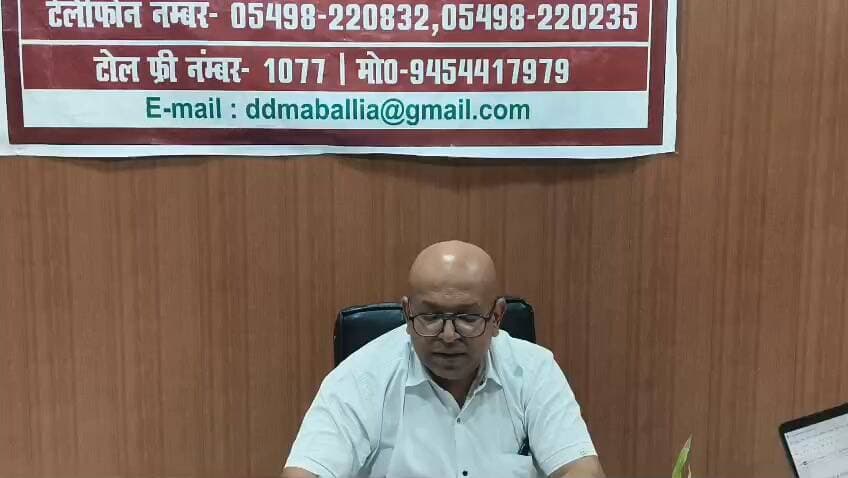सेवा संकल्प अभियान एवं उत्तर प्रदेश रोजगार मिशन के अन्तर्गत रसड़ा विधानसभा मे एक दिवसीय रोजगार मेला का आयोजन दिनांक 28 सितम्बर 2026 को स्थान आशीर्वाद धर्मशाला श्री नाथ जी मठ रसड़ा जनपद बलिया में प्रातः 10 बजे से किया जाएगा जिससे जनपद के रोजगार तलाशने वाले युवाओं को अधिक से अधिक सेवायोजित किया जा सके। इस मेले में देश भर की विभिन्न प्रतिष्ठित कंपनियां/नियोक्ता प्रतिभा करेंगे। प्रतिभागी कंपनियों से मुख्य रूप से प्रमोकाश आउटसोर्सिंग सर्विस प्राइवेट लिमिटेड द्वारा अतुल ऑटो फ्लिपकार्ट केल्विन पाइप सिल्वर कंज्यूमर इलेक्ट्रिक में एवं ब्लिंकीट टाटा मोटर्स एलएनटी महिंद्रा लिमिटेड एम आर एफ टायर्स लॉन्ड्री मेट हिंडालको रेणुकूट सुब्रोस खेतिहर ऑर्गेनिक आदि सहित 30 से अधिक कम्पनियों/नियोक्ताओं द्वारा सुरक्षा गार्ड ऑपरेशन असिस्टेंट मशीन ऑपरेटर हेल्पर कंस्ट्रक्शन वर्कर सेल्स ट्रेनर सेल्स ऑफिसर सुपरवाइजर टेक्नीशियन ईo वीo तिपहिया चालक आदि पदों पर निशुल्क भर्ती की जायेगी साथ ही BV G इंडिया सर्विसेज द्वारा दुबई U A E में एक स्टिल फिक्सर शटरिंग कारपेंटर प्लास्टर मेसन व कंस्ट्रक्शन हेल्पर के जॉब रोल में रोजगार हेतु रजिस्ट्रेशन भी किया जायेगा। नियोक्ता/कंपनियों द्वारा अपनी रिक्तियाँ सम्बन्धी समस्त विवरण विभागीय वेबसाइट रोजगार संगम पोर्टल पर प्रदर्शित कर दिया गया है। अकुशल श्रमिक 8 वीं 10वीं 12वीं स्नातक परास्नातक आईटीआई डिप्लोमा कौशल प्रशिक्षित कंस्ट्रक्शन वर्कर आदि योग्यताधारी अभ्यर्थी रोजगार संगम पोर्टल पर अपना पंजीयन कराकर इच्छुक कंपनियों में अपनी शैक्षिक योग्यता के अनुसार आवेदन कर उक्त मेले में प्रातः 10 बजे समस्त शैक्षिक योग्यताओं के मूल प्रमाण पत्रों/ छाया प्रति के साथ प्रतिभा सुनिश्चित करें। इस संबंध में कोई मार्ग देय नहीं होगा। विस्तृत जानकारी हेतु हेल्पलाइन नंबर 155330 अथवा जिला सेवायोजन कार्यालय बलिया में भी संपर्क कर सकते हैं।
