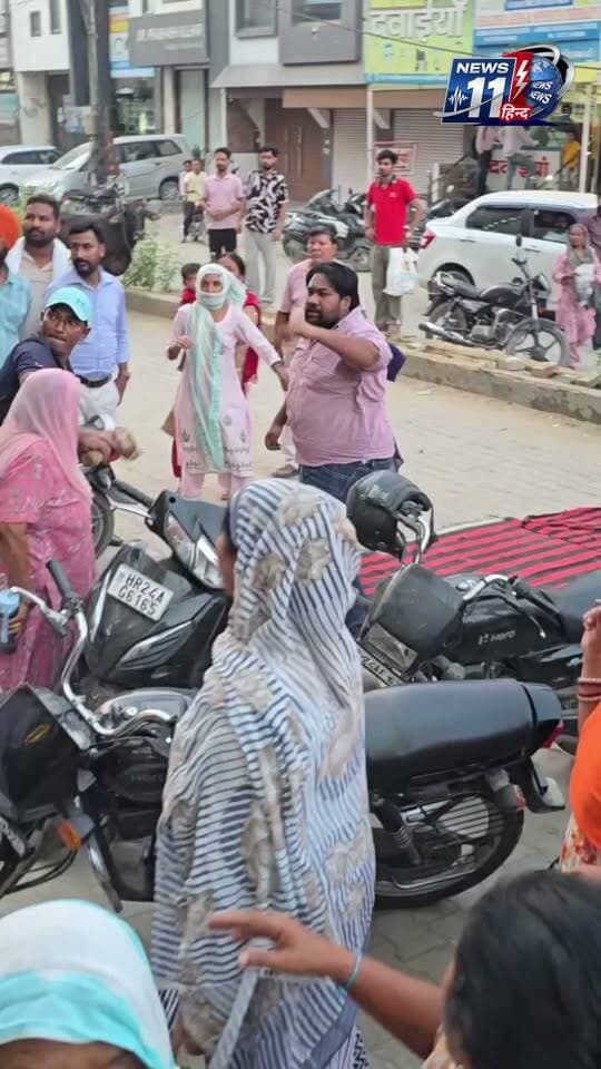 सिरसा DMC hospital के बाहर शव को रखकर परिवार का प्रदर्शन #viral #trendingnow #news #sirsa #haryana
