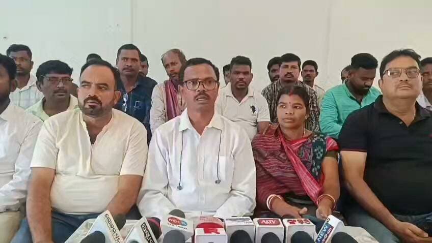 ପଡ଼ିଆରେ ବିଜେଡିର ସାମ୍ବାଦିକ ସମ୍ମିଳନୀ,ବିଧାୟକଙ୍କ ପ୍ରତିନିଧିଙ୍କ ନାମରେ ଗୁରୁତର ଅଭିଯୋଗ ଆଣିଲା ବିଜେଡି #Malkangiri #Bjd #Bjdodisha #National24