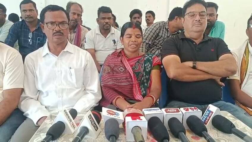 ପଡ଼ିଆରେ ବିଜେଡିର ସାମ୍ବାଦିକ ସମ୍ମିଳନୀ,ବିଧାୟକଙ୍କ ପ୍ରତିନିଧିଙ୍କ ନାମରେ ଗୁରୁତର ଅଭିଯୋଗ ଆଣିଲା ବିଜେଡି #Malkangiri #Bjd #Bjdodisha #National24
