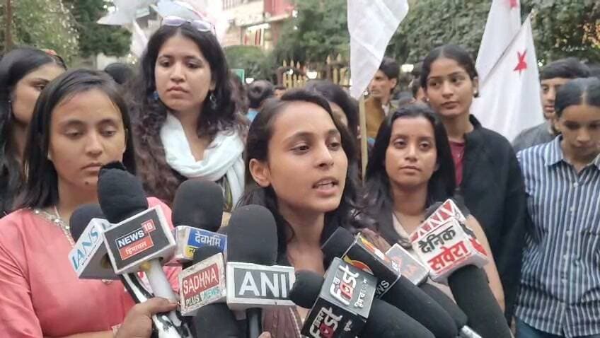 सोलन मॉल रोड़ पर नारी शक्ति हुई एकत्र... जानिए पूरा मामला...