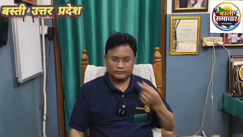 रोटरी क्लब बस्ती ग्रेटर सेवा का सशक्त माध्यम-डा. वी.के. वर्मा
बस्ती। रोटरी क्लब बस्ती ग्रेटर का 9 वां शपथ ग्रहण समारोह गोटवा स्थित पटेल एस.एम.एच हास्पिटल एण्ड पैरा मेडिकल कालेज के सभागार में सम्पन्न हुआ। ं निवर्तमान अध्यक्ष राजेश्वरी देवी ने रो. डा. वी. के. वर्मा को अध्यक्ष का कार्यभार सौपा। सचिव का दयित्व सुमिर गोयल ने संभाला।
अध्यक्ष डा. वी.के. वर्मा ने कहा कि रोटरी समाजसेवा का बड़ा माध्यम है। इस दिशा में रोटरी क्लब बस्ती ग्रेटर द्वारा निरन्तर सृजनात्मक कार्य किये जा रहे हैं। इसे और गति दिया जायेगा। अध्यक्ष डा. वी.के. वर्मा ने कार्यकारिणी की घोषणा करते हुये दो नये सदस्यों को पिन पहनाकर सदस्यता प्रदान की। प्रेस क्लब अध्यक्ष विनोद उपाध्याय ने कहा कि रोटरी सेवा का बड़ा माध्यम है। र्चाटर अध्यक्ष रोटेरियन किशन गोयल ने क्लब के कार्यो की विस्तार से जानकारी दी।
कार्यक्रम में क्लब को मण्डल से प्राप्त विभिन्न सकारात्मक कार्यो के लिए मिले पुरस्कारों को सदस्यों में वितरित किया गया। अतिथियों को शाल व दुपट्टा पहनाकर स्वागत किया गया।
इस अवसर पर कुष्ठ आश्रम प्रभारी कौशल त्रिपाठी, रोटरी मिडटाउन के पूर्व अघ्यक्ष रो. मयंक श्रीवास्तव, डा राजेश पटेल, स्काउट गाइड के कमिश्नर कुलदीप सिंह, डा चन्दा सिंह क्लब सदस्य रोटेरियन महंत राम, अनमोल मोदी, प्रतिभा गोयल, आर डी चौधरी, विकास चौधरी एवं पटेल हास्पिटल के अनेक चिकित्सक, स्वास्थ्यकर्मी उपस्थित रहे।
