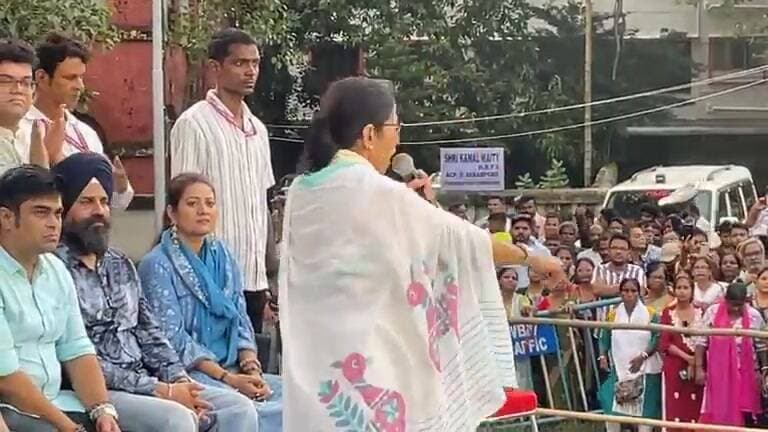 শ্রীরামপুর কোর্ট ময়দানে প্রাক্তন মুখ্যমন্ত্রী মমতা বন্দ্যোপাধ্যায়ের জনসভা।