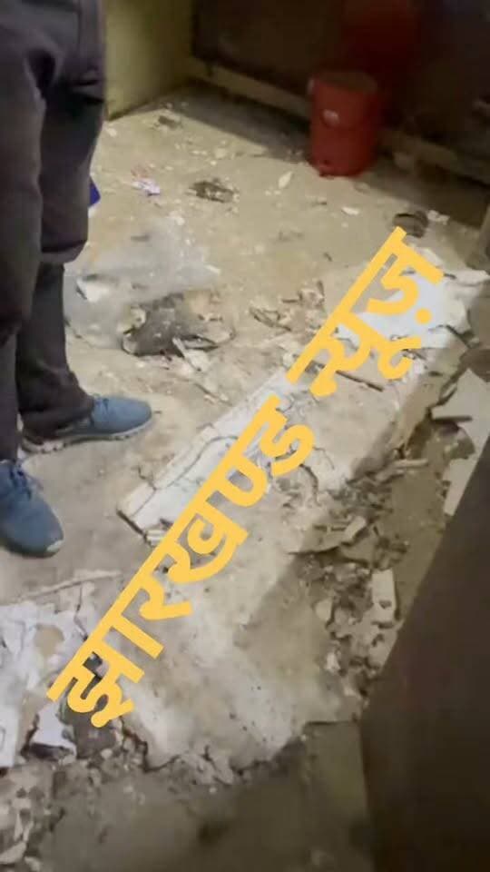 रांची के रजिस्ट्री ऑफिस का छत गिरा, हताहत की सूचना नहीं।