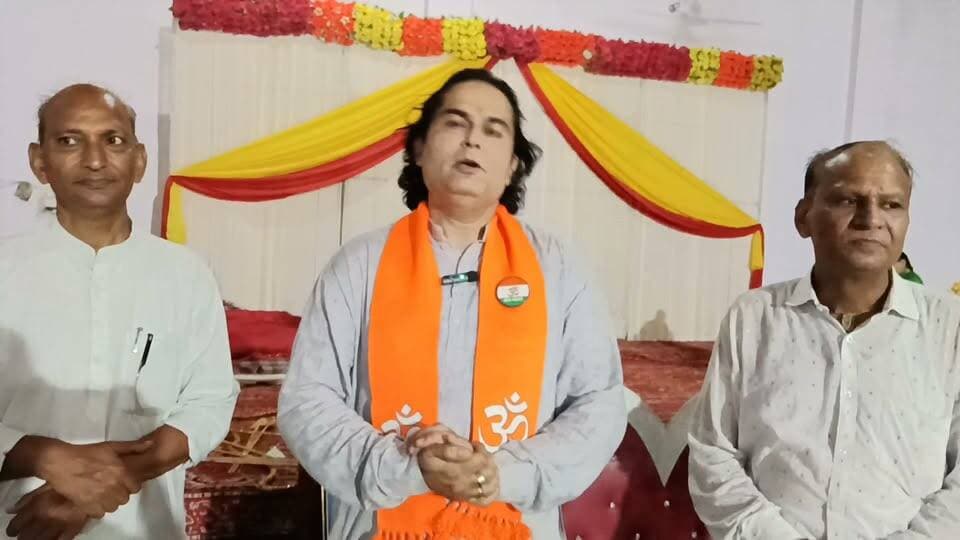 Vande Bharat news 24 /प्रवीण कुमार 🌺 होडल वासियों के लिए पावन निमंत्रण 🌺
आज भोले बाबा की भव्य शोभायात्रा के पश्चात कल 27 सितंबर को विशाल सत्संग, संपूर्ण वंदे मातरम् गायन एवं भंडारे का पावन आयोजन किया जा रहा है।
🕉️ आइए, भगवान भोलेनाथ का आशीर्वाद प्राप्त करें।
🇮🇳 सामूहिक रूप से वंदे मातरम् का गायन कर राष्ट्रभक्ति का संदेश दें।
🍛 इसके पश्चात सभी श्रद्धालु भोजन प्रसाद/भंडारे का प्रसाद ग्रहण करें।पता 44फ़ीट रोड नया स्कूल होडल