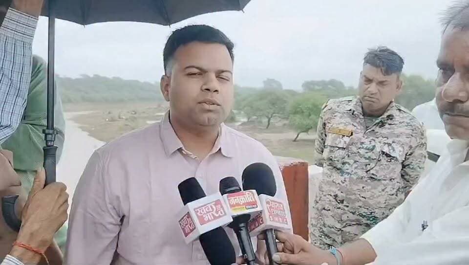 आखिर भिंड में किन व्यवस्थाओं की है कमी, कनावर गांव की घटना पर क्या कह रहे अधिकारी देखे रिपोर्ट #NewsUpdateNews #BhindNews #mehgaon #MadhyaPradesh #trendingchallenge