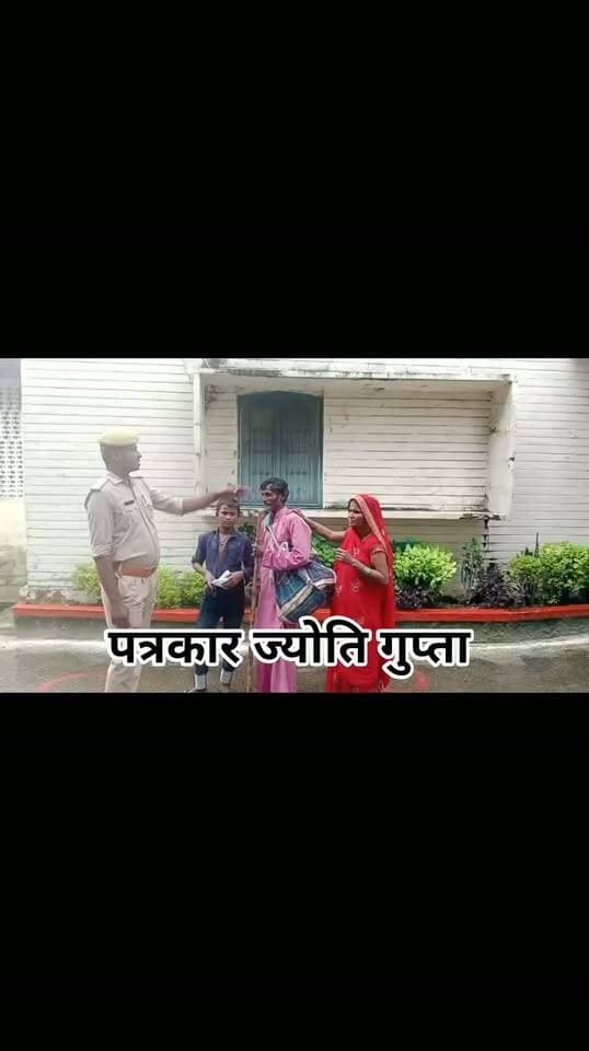 #फतेहपुर में दस सालों से पन्नी डालकर रहने को मजबूर सूरदास दंपति, कलेक्ट्रेट पहुंच DM से मांगा आवासीय योजना का लाभ