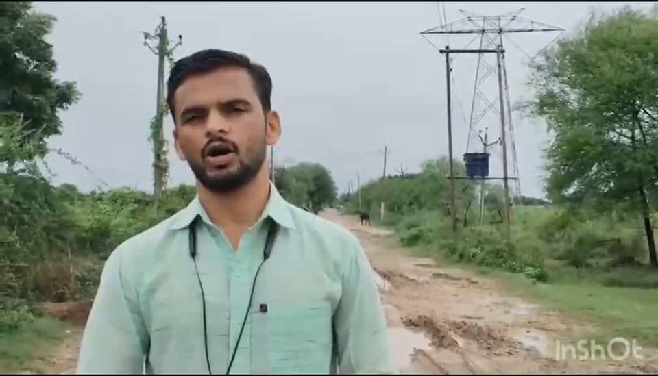 #चित्रकूट
बरुआ संपर्क मार्ग के निर्माण हेतु ग्रामीणों ने मुहीम तेज की , युवा समाजसेवी ने दिया प्रशासन को अल्टीमेटम
ये वही संपर्क मार्ग है जिसके निर्माण न होने की वजह से ग्रामीणों ने पिछले लोकसभा चुनाव का बायकॉट किया था DM Chitrakoot