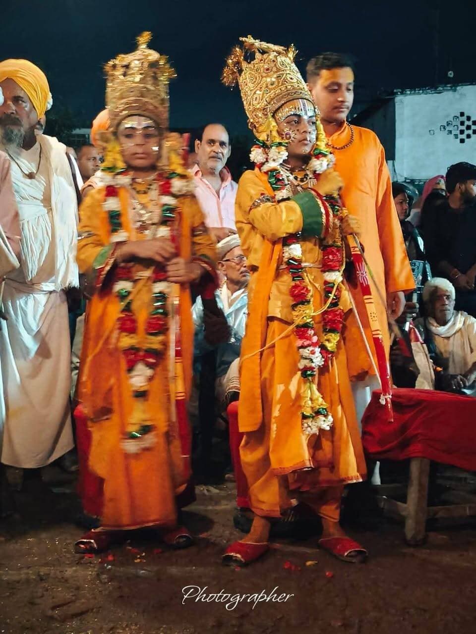 #varanasi विश्व प्रसिद्ध रामलीला विराट स्वरूप का दर्शन व श्रीराम जन्म चारो भाई एक साथ दिव्य आरती के साथ आज का प्रसंग समाप्त.
#ramlila #ramnagar #latest #divyaarti