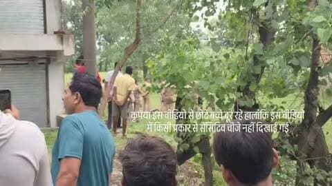 ब्रेकिंग कौशाम्बी
खेत में अधेड़ का शव मिलने से सनसनी, जांच में जुटी पुलिस
मंझनपुर थाना क्षेत्र के रजबर बंधवा मोड़ के पास खेत में रविवार को एक अधेड़ का शव पड़ा मिलने से इलाके में हड़कंप मच गया।
सूचना पर पहुंची पुलिस ने शव को कब्जे में लेकर शिनाख्त कराने के साथ जांच शुरू कर दी है।
अधेड़ की मौत किन परिस्थितियों में हुई, यह अभी स्पष्ट नहीं हो सका है। पोस्टमार्टम रिपोर्ट के बाद मौत की वजह साफ होने की उम्मीद है।
📍 मंझनपुर, कौशाम्बी
#Kaushambi #BreakingNews #Manjhanpur #CrimeNews #UPNews FMNews