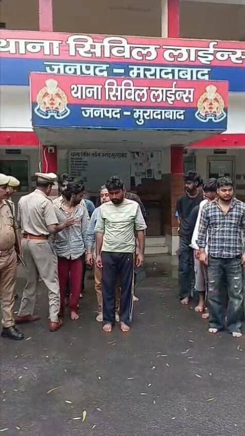 मुरादाबाद के सिविल लाइंस थाना पुलिस ने साइबर क्राइम करने वाले शातिर आरोपियों के खिलाफ बड़ी कार्रवाई की है। पुलिस ने कार्रवाई करते हुए 13 आरोपियों को गिरफ्तार किया है। आरोपियों के कब्जे से मोबाइल फोन, लैपटॉप, एटीएम कार्ड समेत अन्य सामान बरामद किया गया है। कार्रवाई कोतवाल हरिश्वर्धन सिंह के नेतृत्व में की गई।