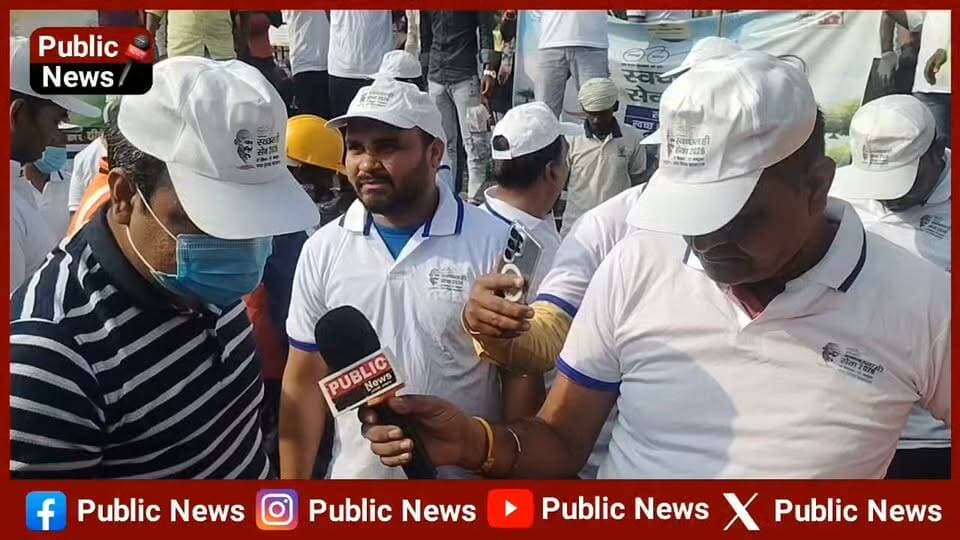 सासाराम के लोगों के द्वारा स्टेशन परिसर में फैलाए गए कचरे को डीएम ने अपने हाथों से किया साफ
शायद इस नजारे को देखने के बाद भी रेलवे प्रशासन व शहर के लोगों को नहीं आएगी शर्म