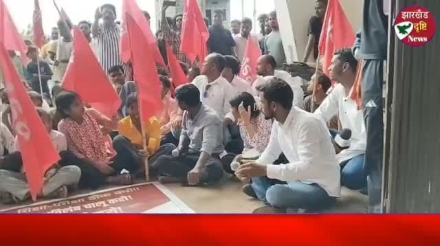 10 साल से बंद कस्तूरबा विद्यालय को लेकर AISA का प्रदर्शन, डंडा प्रखंड कार्यालय का किया घेराव