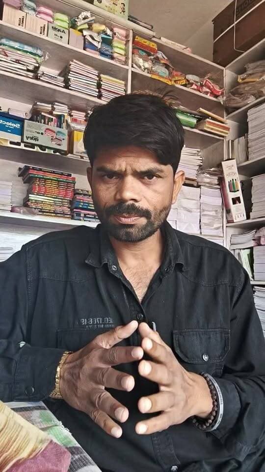 छतरपुर शहर में शराब कंपोजिट दुकानों पर सरकारी निर्धारित रेट लिस्ट से अधिक दामों में शराब आबकारी अधिकारियों कि मिलीभगत से बिक रही है।