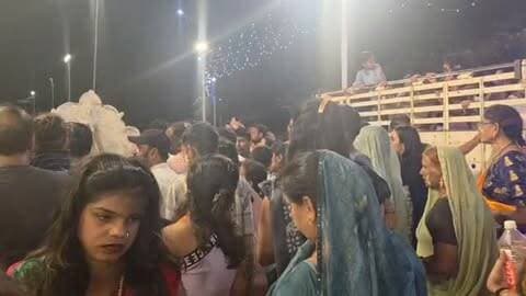 बप्पा जाते-जाते जिंदगी का ऐसा सच समझा गए… जिसे हर किसी को एक बार जरूर सुनना चाहिए। 🙏🥺
दस दिन साथ रहे, खुशियां दीं… और अब विदाई के वक्त एक ऐसी सीख दे गए कि जिंदगी क्या है और हमें इसे कैसे जीना चाहिए, शायद ये वीडियो देखने के बाद आप भी कुछ पल सोचने पर मजबूर हो जाएंगे।
वीडियो को अंत तक जरूर सुनना…
क्योंकि बप्पा की ये सीख शायद आपके लिए ही हो। ❤️🙏
गणपति बाप्पा मोरया…
अगले बरस तू जल्दी आ। 🚩