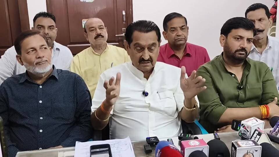 किच्छा नगर पालिका चुनाव की मतगणना पर विधायक तिलक राज बेहड़ का आरोप, लाइव प्रेस कॉन्फ्रेंस