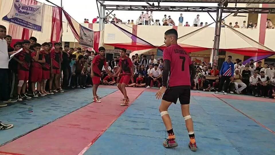 शिवपुर में जिला स्तरीय अंडर-14 छात्र वर्ग की तीन दिवसीय खेलकूद
कबड्डी मुकाबला पांवटा ब्लॉक वर्सिज संगडाह के बीच चल रहा
पहले राउंड में पांवटा ब्लॉक काफी आगे, 30-19