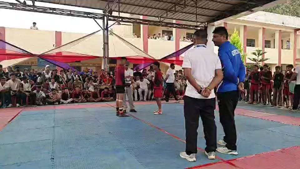 शिवपुर में जिला स्तरीय अंडर-14 छात्र वर्ग की तीन दिवसीय खेलकूद प्रतियोगिता में कबड्डी फाइनल मुकाबला संगडाह ब्लॉक वर्सिज पांवटा ब्लॉक