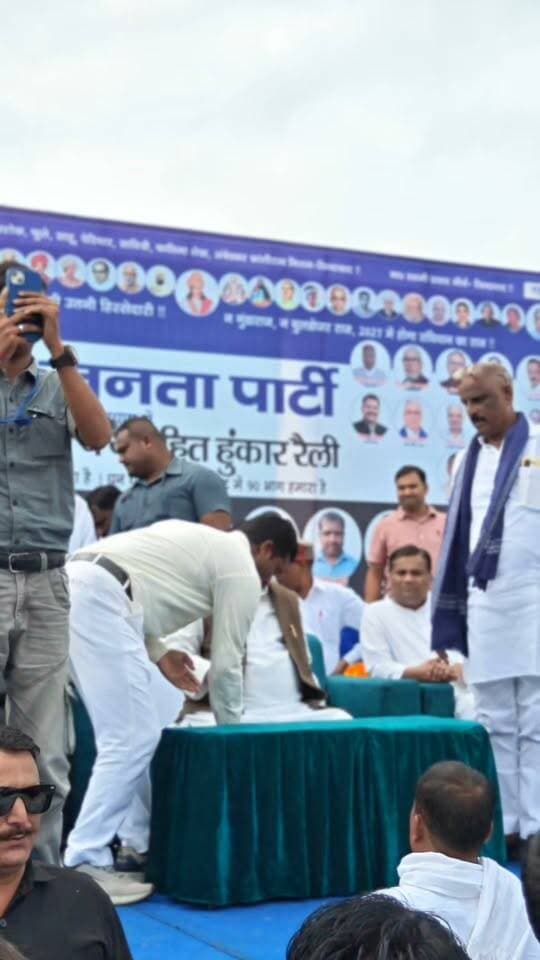 अपनी जनता पार्टी मऊ/पहुंचे राष्ट्रीय अध्यक्ष स्वामी प्रसाद मौर्य