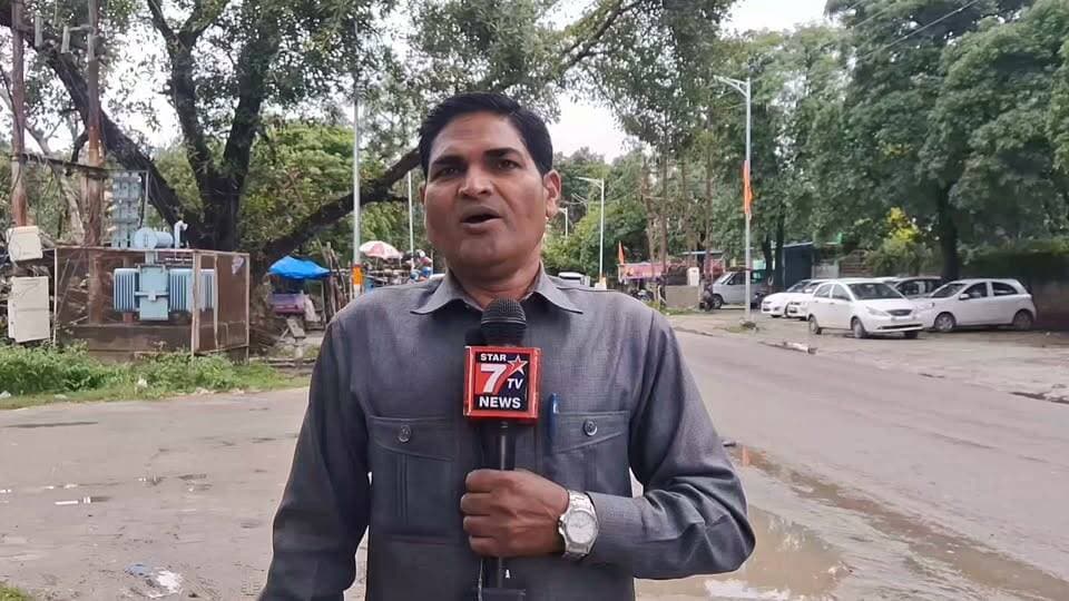 शाहजहांपुर बाढ़ को लेकर डीएम ने जनता को किया अलर्ट 3 से 4 फुट पानी नदियों में पढ़ने की संभावना निचले स्तर पर रहने वाले लोग रहे होशियार