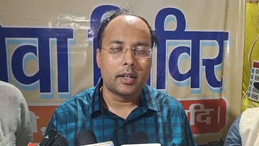 गया में पितृपक्ष मेले में निःशुल्क भोजनालय शुरू
पितृपक्ष महासंगम मेले में आए तीर्थयात्रियों के लिए नई सड़क, गायत्री मंदिर के सामने निःशुल्क सात्विक भोजनालय शिविर शुरू किया गया है।
जिलाधिकारी शशांक शुभंकर ने फीता काटकर इसका उद्घाटन किया। यह शिविर रोज सुबह 11:30 से शाम 4:30 बजे तक चलेगा। समाजसेवी रवि जी द्वारा यह सेवा 2016 से लगातार की जा रही है।
#Gaya #PitripakshaMela #DMGaya #UmangeshwariNews