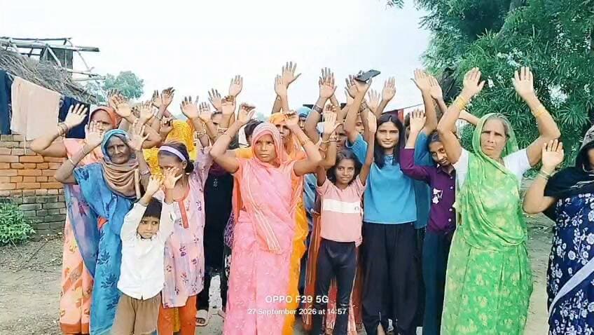 सैदाबाद क्षेत्र के ककरहिया गांव में ग्रामीण सड़क, बिजली और पानी जैसी बुनियादी सुविधाओं की समस्या से परेशान हैं। ग्रामीणों का आरोप है कि चुनाव के समय बड़े-बड़े वादे किए जाते हैं, लेकिन चुनाव बाद समस्याओं का समाधान नहीं होता। ग्रामीणों ने जल्द व्यवस्था सुधारने की मांग करते हुए कहा—“बिजली, पानी, सड़क नहीं तो इस बार वोट नहीं।”