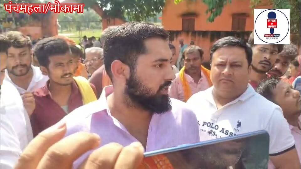 पंचमहला थाना क्षेत्र के बाहापर गाँव में शनिवार को हुए खूनी संघर्ष में एक महिला और एक गर्भस्थ शिशु की हत्या के बाद आज मोकामा विधायक अनन्त सिंह के पुत्र पीड़ित परिवार से मिलने पहुँचे.
#Mokama #Anantsingh