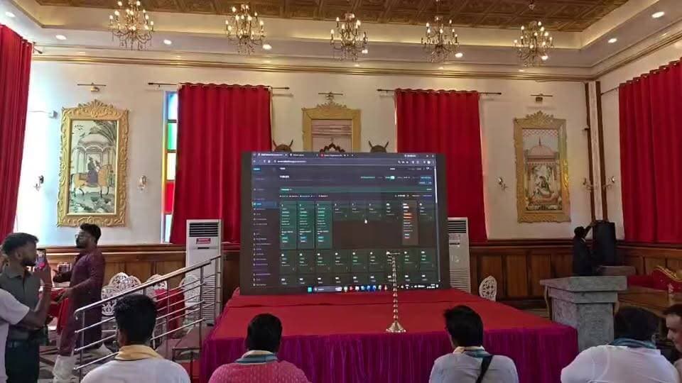 LIVE - রান্নাঘর এবার হাতের মুঠোয়, মোবাইলে লাইভ দেখা যাবে খাবার তৈরির প্রক্রিয়া, বিশ্বকে তাক লাগিয়ে খড়্গপুরের রাজবাড়িতে অভিনব প্রযুক্তি, খাবারের গুণমান ও স্বাস্থ্যবিধিতে স্বচ্ছতার উদ্যোগ।