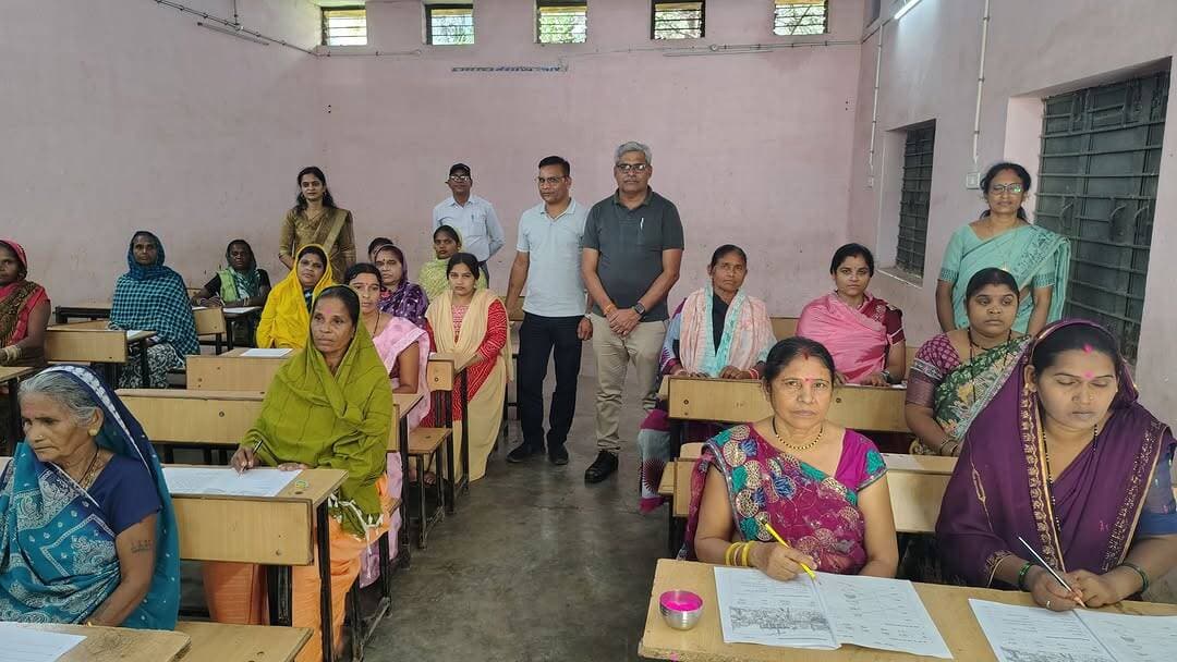 राष्ट्रव्यापी महापरीक्षा अभियान में जिला के 1403 शिक्षार्थी हुए शामिल, एक ही परिवार के पति-पत्नी, सास-ससुर, बेटा-बहू ने दिलाई परीक्षा।
<nis:link nis:type=tag nis:id=balodabazar nis:value=balodabazar nis:enabled=true nis:link/>
<nis:link nis:type=tag nis:id=chhattisgarh nis:value=chhattisgarh nis:enabled=true nis:link/>
<nis:link nis:type=tag nis:id=राष्ट्रव्यापी_महापरिक्षा_अभियान nis:value=राष्ट्रव्यापी_महापरिक्षा_अभियान nis:enabled=true nis:link/>
<nis:link nis:type=tag nis:id=educationforall nis:value=educationforall nis:enabled=true nis:link/>
<nis:link nis:type=tag nis:id=goodgovernance nis:value=goodgovernance nis:enabled=true nis:link/>
