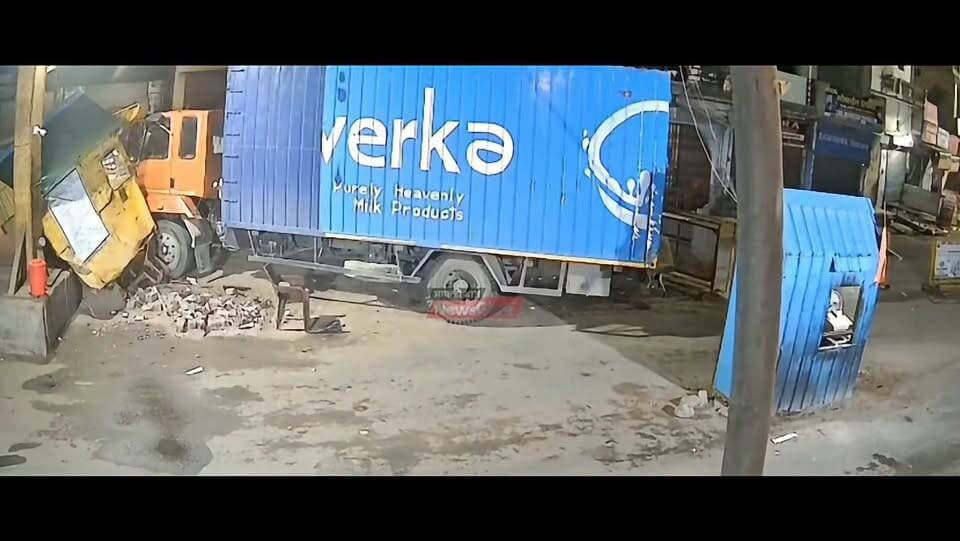 जिला सिरमौर के कालाआम्ब में बेकाबू हुए कंटेनर से इस तरह लोगों ने भागकर बचाई जान