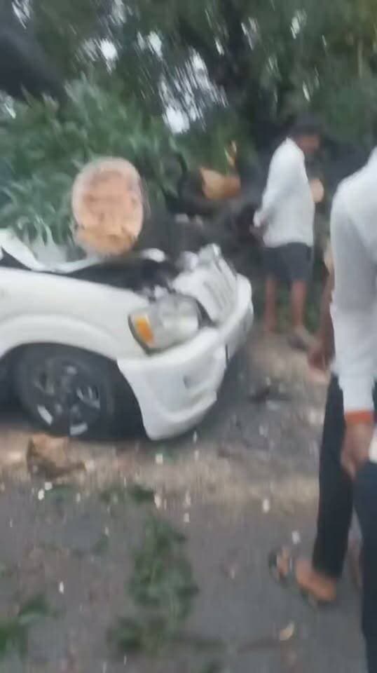 गोंडा में आंधी पानी के चलते हादसों पर हादसे