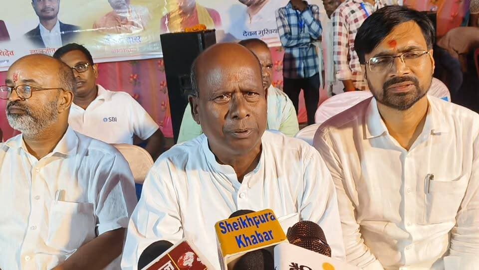 चांदी पहाड़ पर मेला उद्घाटन समारोह में शामिल हुए SC ST राज्य महादलित आयोग के सदस्य मुकेश मांझी।
देखिए।