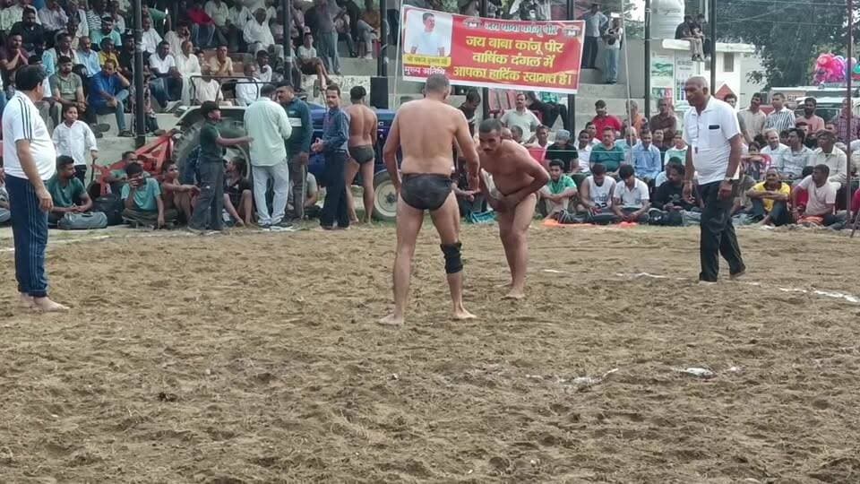 देहरा जय बाबा कांजुपीर दंगल शुरू
#देहरा #kangra
देहरा में विशाल जय बाबा कांजूपीर दंगल शुरू, 12वें मेले में देश-विदेश के नामी पहलवान पहुंचे